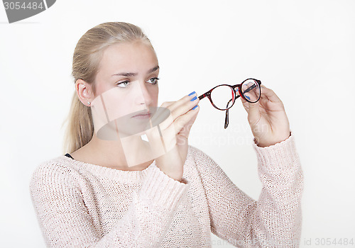 Image of girl test glasses