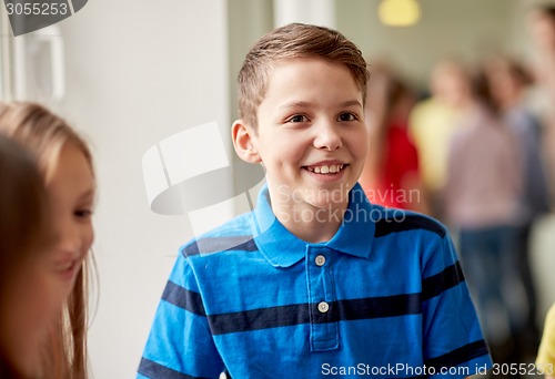 Image of group of smiling school kids in corridor