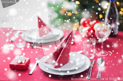 Image of room with christmas tree and decorated table