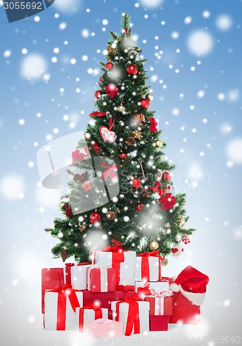 Image of christmas tree and presents