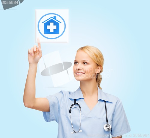 Image of smiling doctor or nurse pointing to pills icon