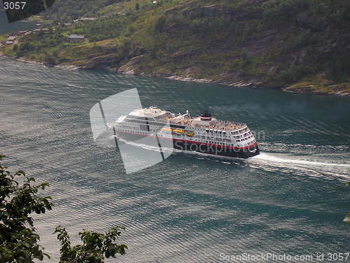 Image of Ship in Geirangerfiord_1_2004