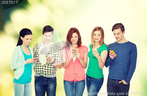 Image of smiling students with smartphones
