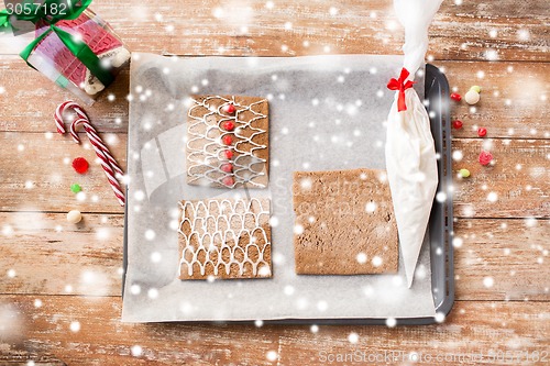 Image of closeup of gingerbread house details on pan