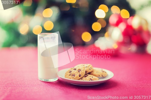 Image of room with christmas tree and decorated table