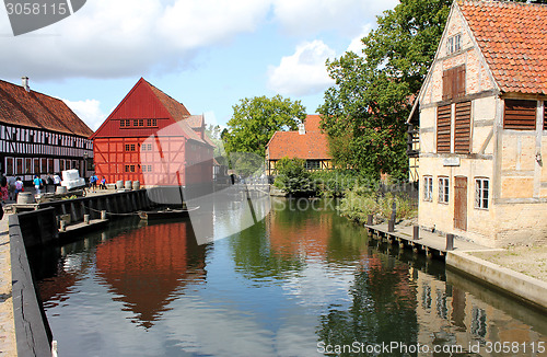 Image of Framework houses on the lake.