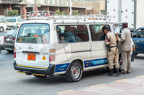 Image of Egyptian Police Officers check vehicle