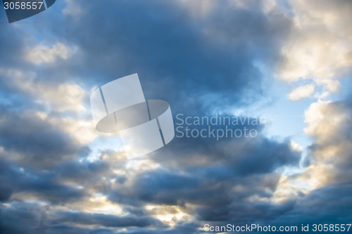 Image of sky with dark clouds