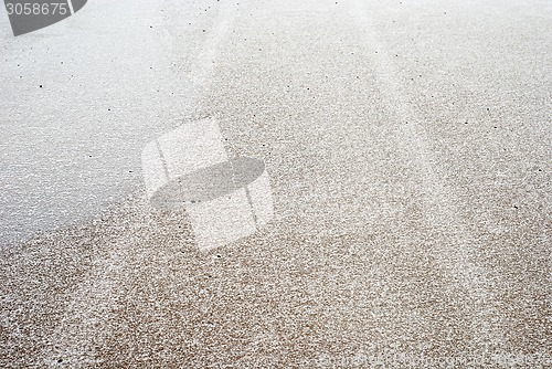 Image of tyre tracks on the sand