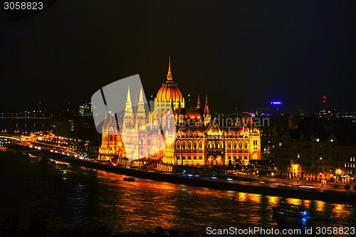 Image of Parliament building in Budapest, Hungary