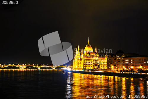 Image of Parliament building in Budapest, Hungary