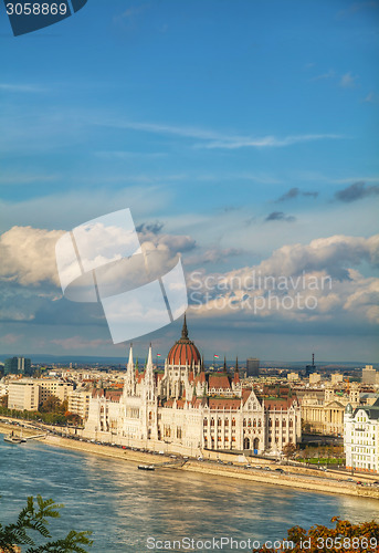 Image of Parliament building in Budapest, Hungary