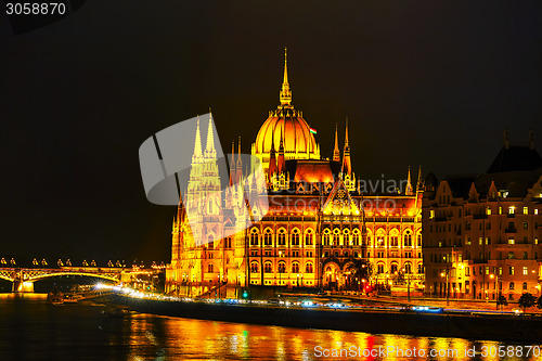 Image of Parliament building in Budapest, Hungary