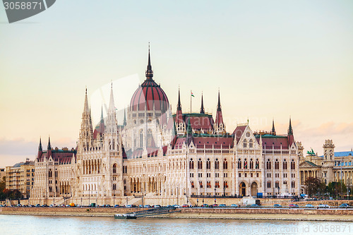 Image of Parliament building in Budapest, Hungary