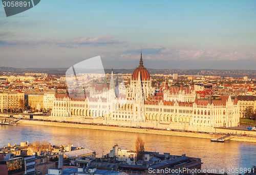 Image of Parliament building in Budapest, Hungary