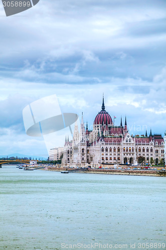 Image of Parliament building in Budapest, Hungary