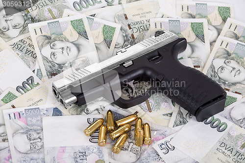 Image of gun with bullet on czech banknotes