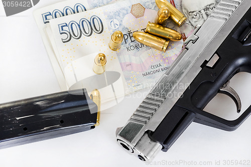 Image of gun with bullet on czech banknotes