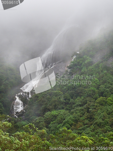 Image of waterfall in Sri Lanka
