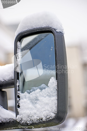 Image of snowhat on a car mirror