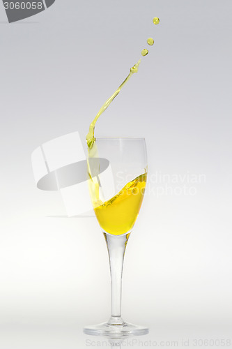 Image of Splashing champagne