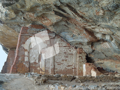 Image of rock temple in Sri Lanka