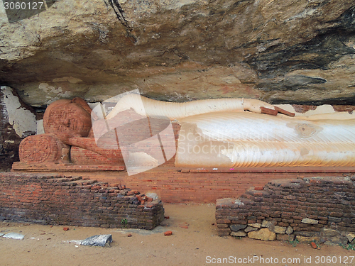 Image of sleeping buddha statue