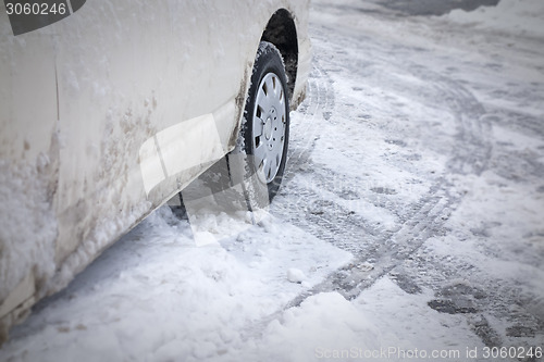 Image of car in snow