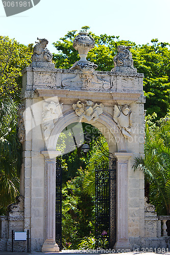 Image of Ornate artwork in a garden