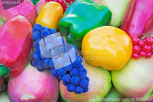 Image of A variety of large ripe fruits and vegetables in the container.