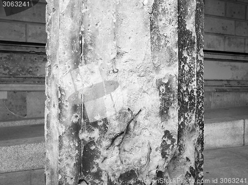 Image of  Bombed column in Berlin 