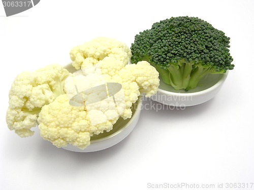 Image of Cauliflower and broccoli inn little bowls of chinaware