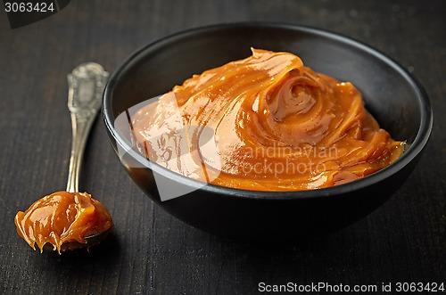 Image of Bowl of melted caramel cream