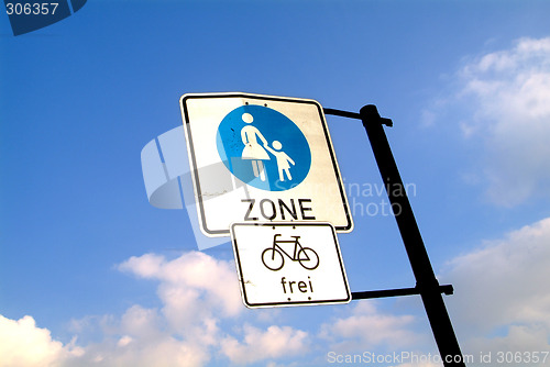 Image of pedestrian zone and bicycle