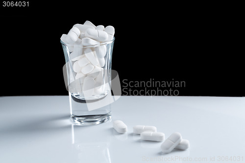 Image of Tablets in a glass