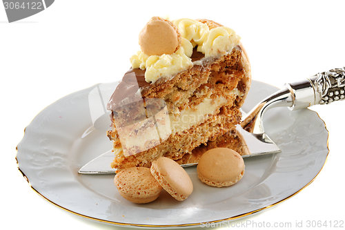 Image of Meringue cake with cashew. 