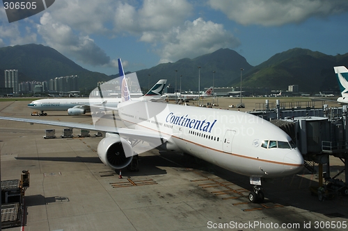 Image of Continental airliner