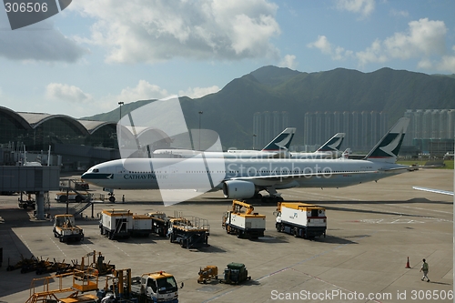 Image of Cathay Pacific Boeing 777-200, at Hong Kong Airport