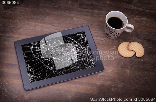 Image of Tablet computer with broken glass