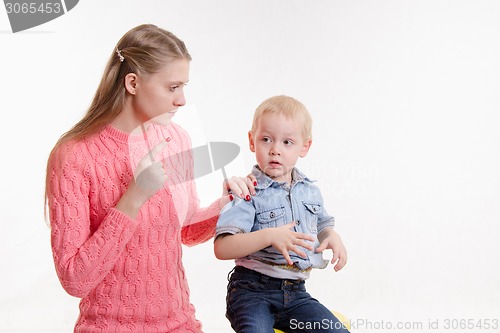 Image of Mom unhappy child's behavior