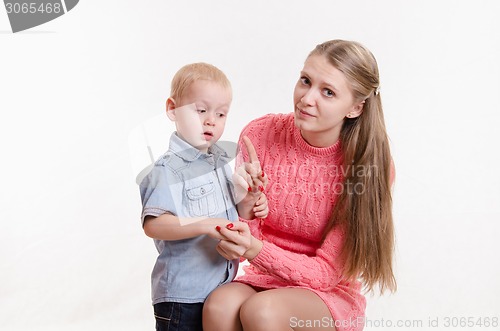 Image of Mom scolds three year old boy