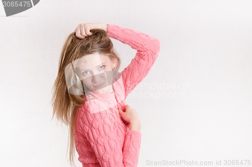 Image of Cheerful girl picks up a new hairstyle