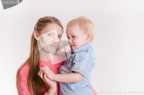 Image of Mum with the son of three-year hold on handle