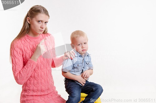 Image of child does not want to listen my mother farewell