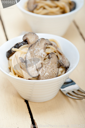 Image of Italian spaghetti pasta and mushrooms