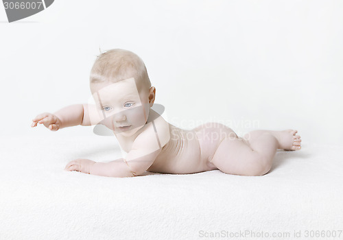 Image of Naked baby lying on his stomach