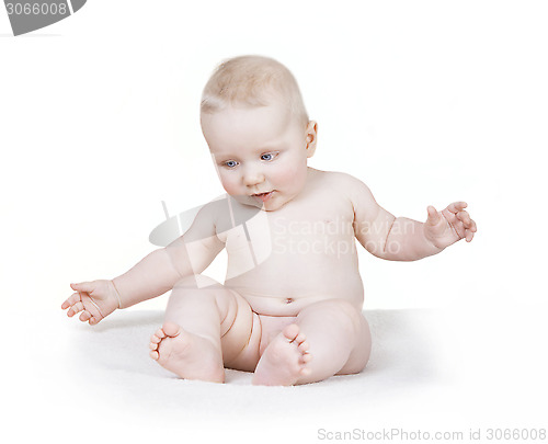 Image of Sitting naked baby