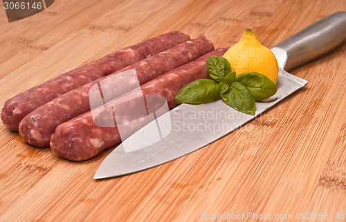 Image of raw italian sausage 