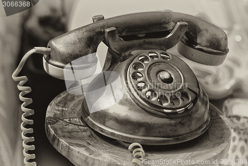 Image of Old-fashioned phone