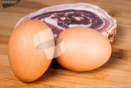 Image of eggs and bacon slice